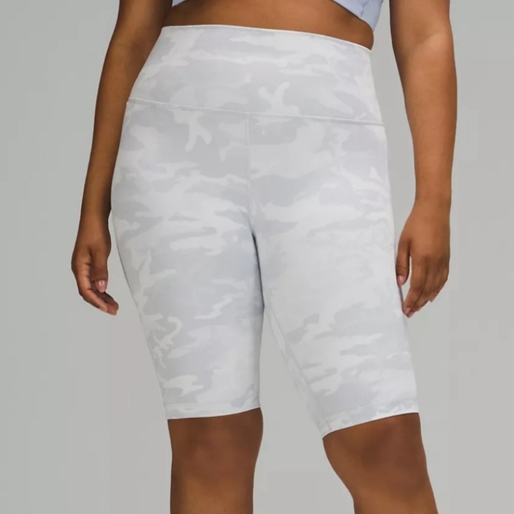 Lululemon Wunder Under Short 10" *Ribbed, size 8